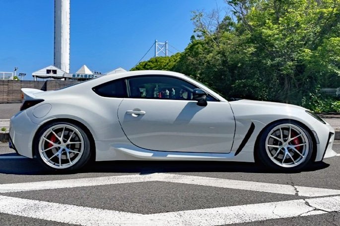 BBS RI-A 86 BRZ プリウス レーシングドライバー藤波清斗がBBS鍛造ホイール RI-Aをプリウスに装着